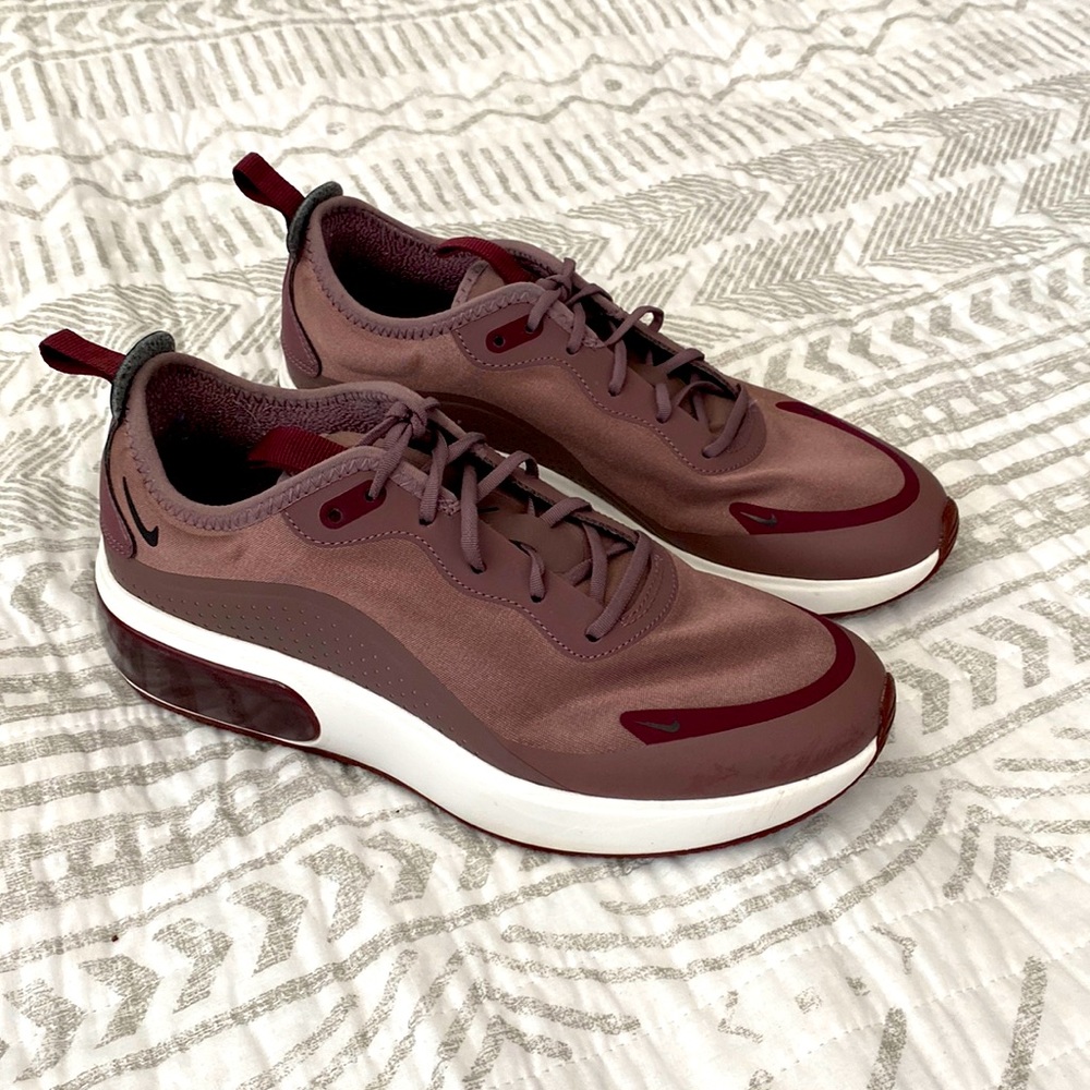 Nike Air Max Rose And White Lace Up Athletic Sneakers
